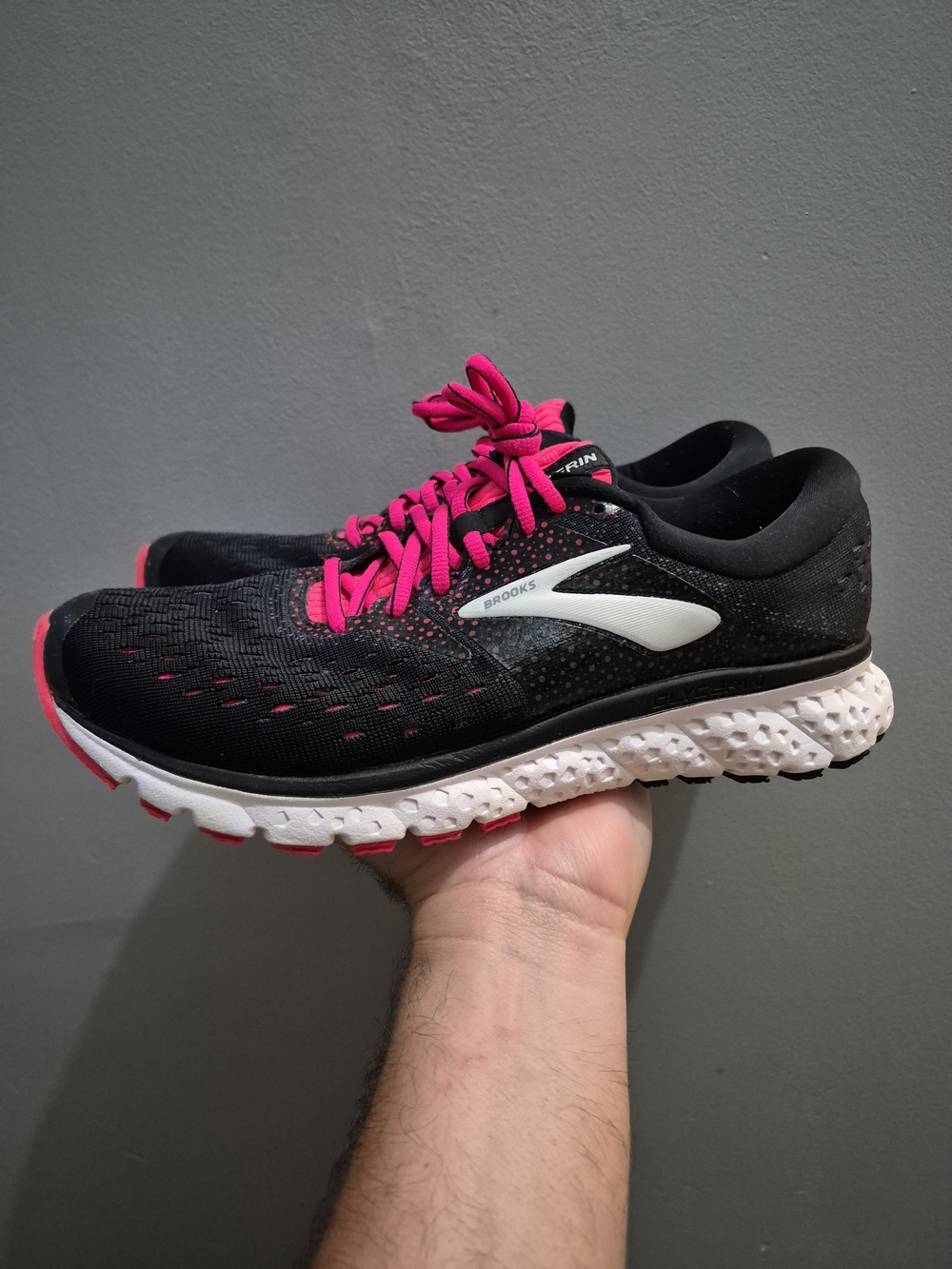 Brooks Women's Size 9